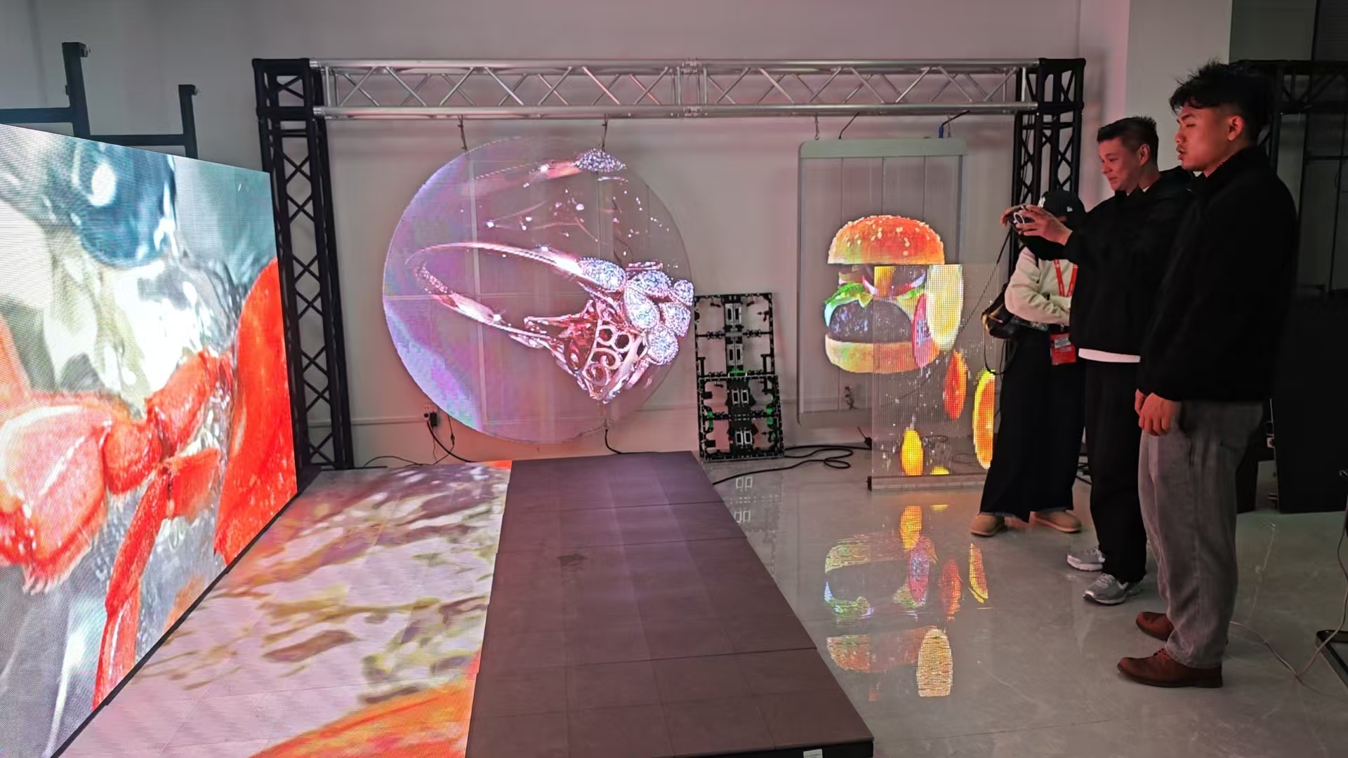 大型led顯示屏控制信號(hào)遠(yuǎn)距離傳輸如何解決？